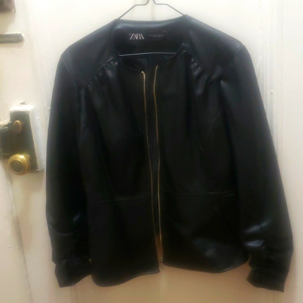 Zara faux leather jacket black with ruched sleeves and real pockets color black